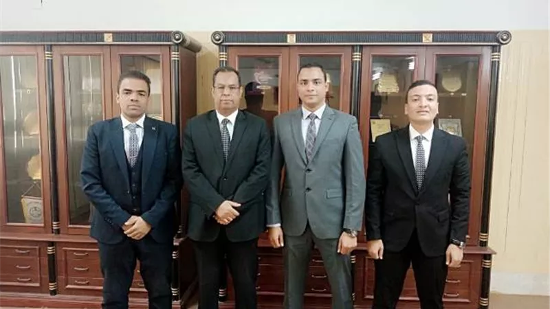 عميد حقوق قنا يلتقى المعيدين الجدد ويحثهم على التواصل مع الطلاب