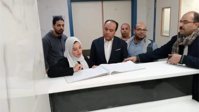 وكيل وزارة الصحة يتفقد مستشفى طهطا العام