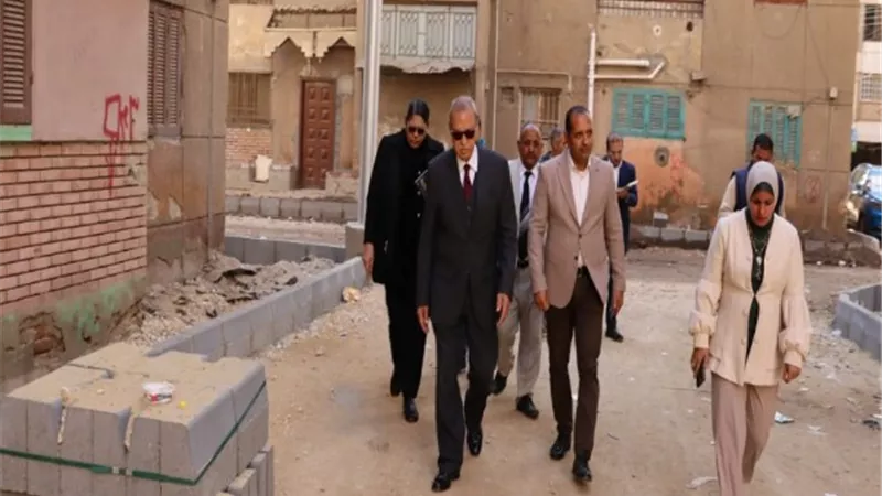 محافظ القليوبية يتابع أعمال الرصف بمدينة القناطر الخيرية ..صور