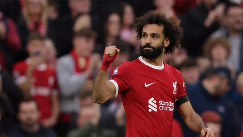 ديفو عن محمد صلاح: أحد عظماء الدورى الإنجليزى