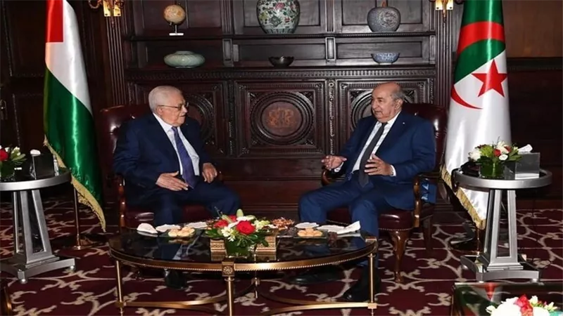 الرئيس الجزائري يتلقى رسالة خطية من نظيره الفلسطيني