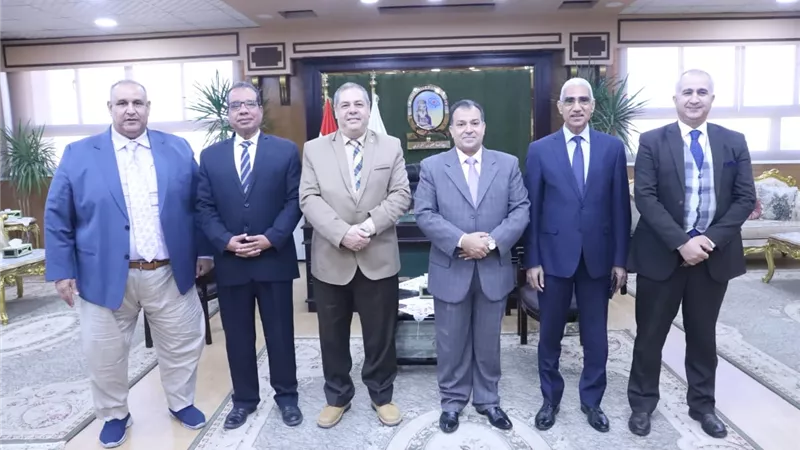 رئيس جامعة جنوب الوادى يترأس لجنة اختيارعميد كلية التربية النوعية