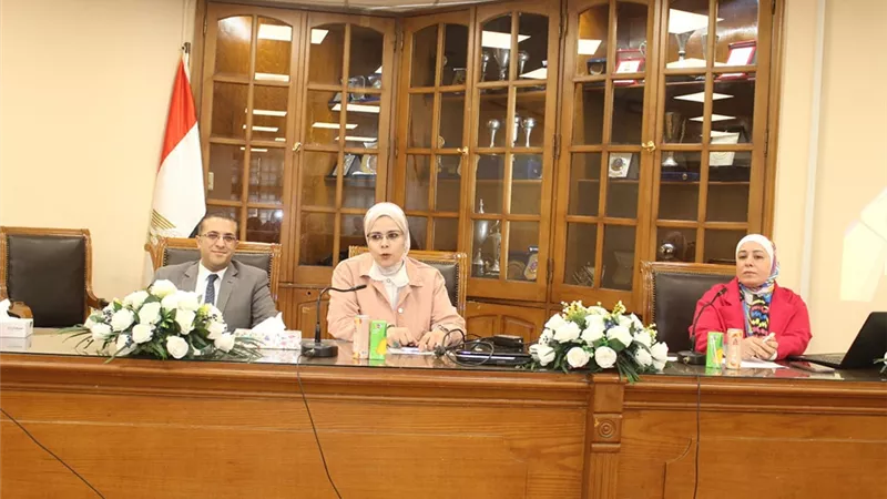 آداب عين شمس تنظن ندوة 