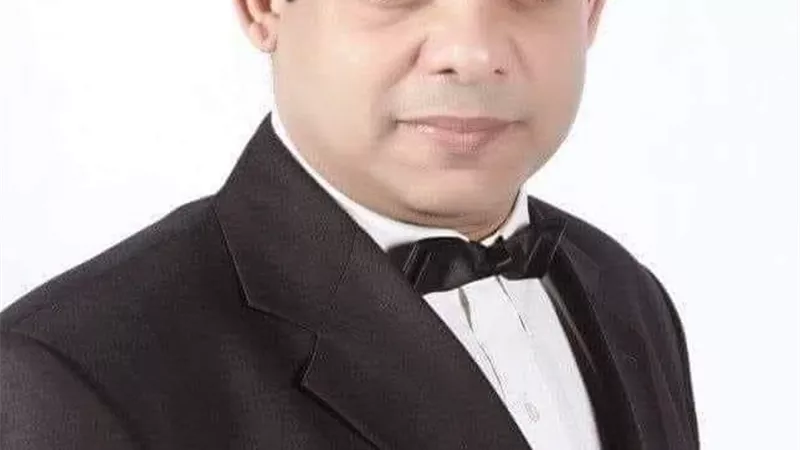 أبو الليف ينعي شقيقه عادل أنور