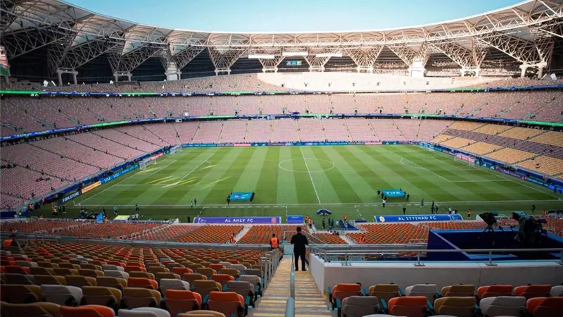 ملعب الجوهرة ييتزين استعدادا لمواجهة الاهلى والاتحاد السعودى..صور