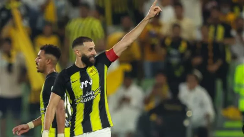 حجازي وبنزيما على رأس تشكيل اتحاد جدة امام الاهلى