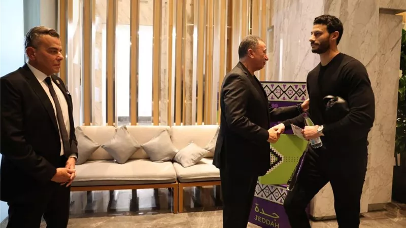 بالصور.. الخطيب ومرتجي يدعم الاعبين قبل بداية اللقاء المُرتقب