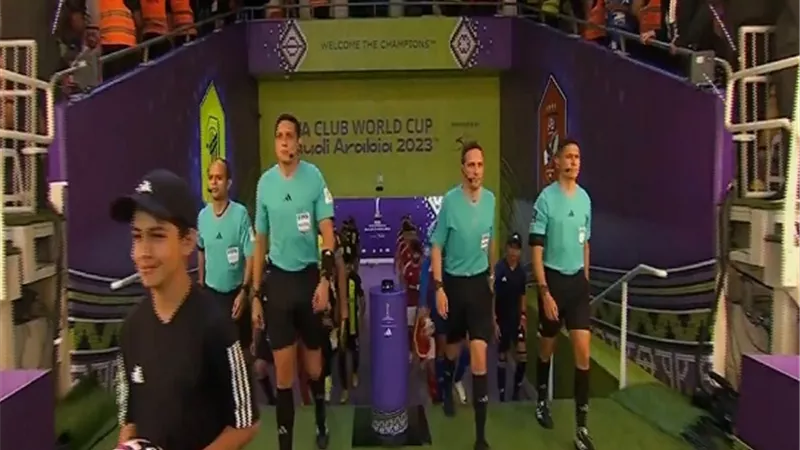ديربى على انغام عالمية .. مقدمة مدحت شلبى عن مباراة الاهلى واتحاد جدةو .. فيديو