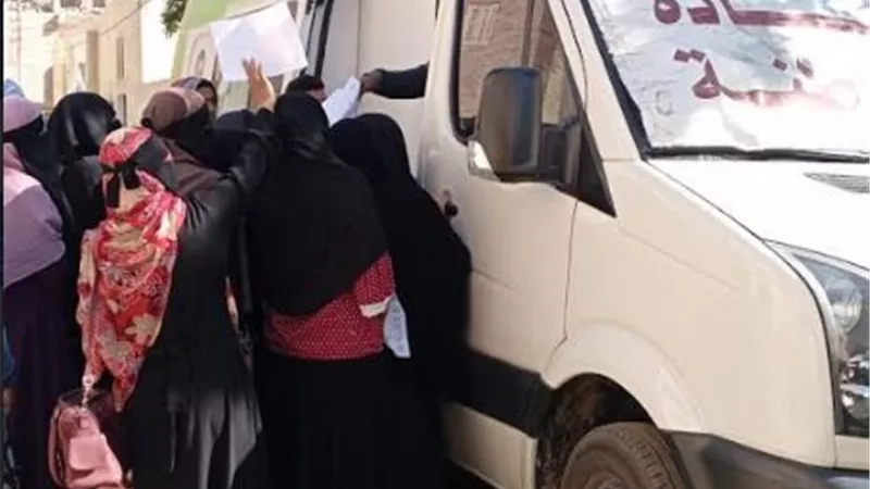 الكشف وعلاج ٩٤٦ حالة بقافلة طبية مجانية بقوص