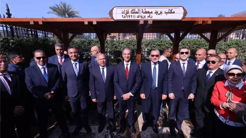 وزيرا الاتصالات والنقل يفتتحان مكتب بريد محطة الملك فؤاد بكفر الشيخ
