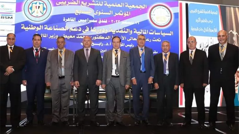 منح الزمالة الفخرية لرئيس جامعة سوهاج