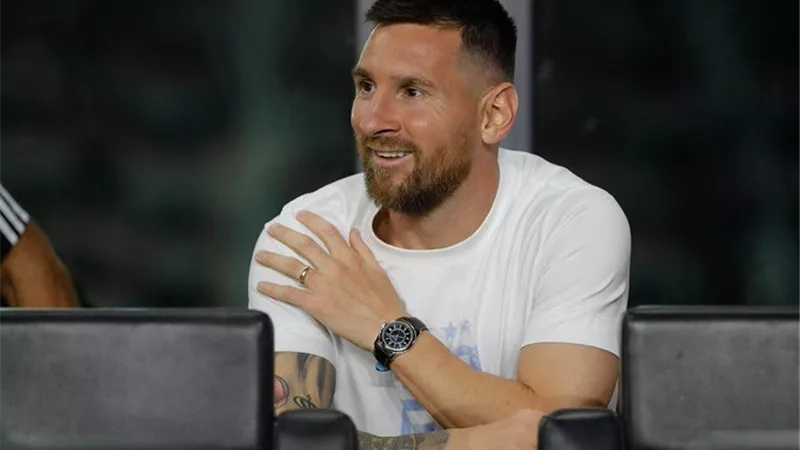 مدير الدوري السعودي يوضح إمكانية ضم ميسي وخطط انتقالات الشتاء