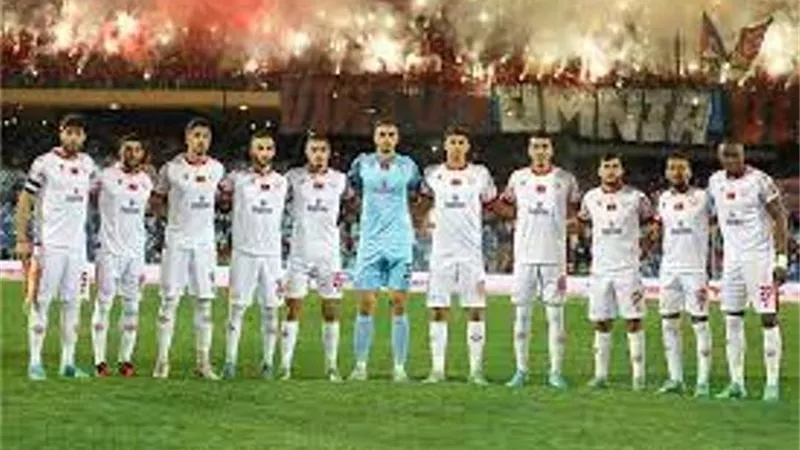 الوداد المغربي يعلن رحيل مدربه عادل رمزي