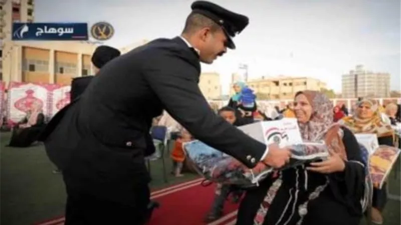 الداخلية توزع المساعدات العينية على المرأة المعيلة بالمحافظات