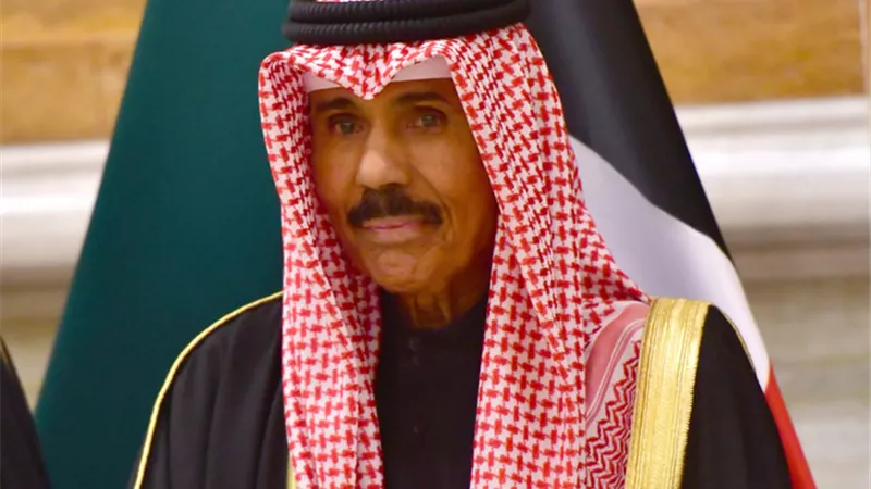 إقامة صلاة الغائب على لأمير الراحل نواف الصباح بمساجد الكويت