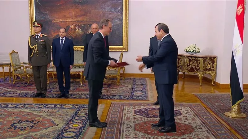 بالفيديو.. الرئيس السيسي يتسلم أوراق اعتماد عدد من السفراء الجدد