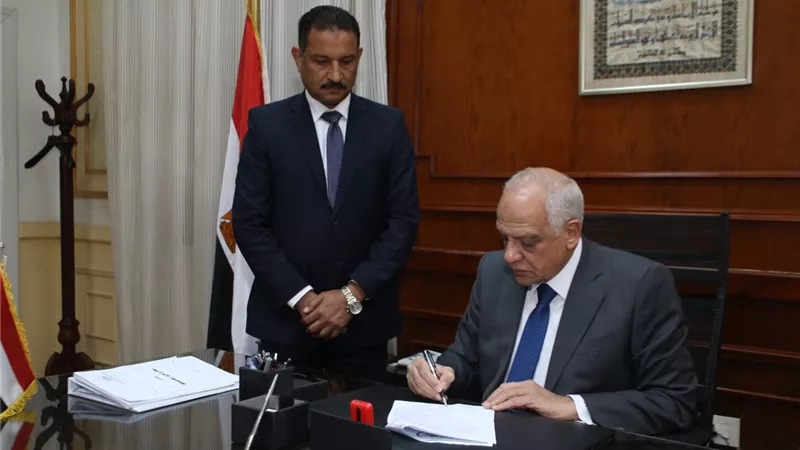 محافظ الجيزة يعتمد جداول امتحانات 