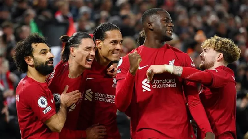 صلاح يقود هجوم ليفربول لمواجهة مانشستر يونايتد بالدوري الإنجليزي