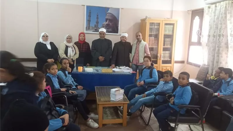 زيارات تبادلية بين المنطقة الازهرية ومدارس المنيا