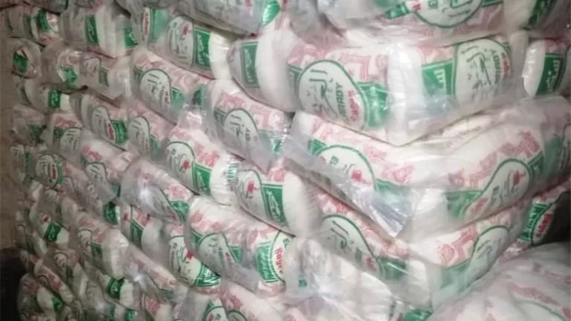 توزيع 919 طن من السكر وتوفير كميات إضافية بأسوان