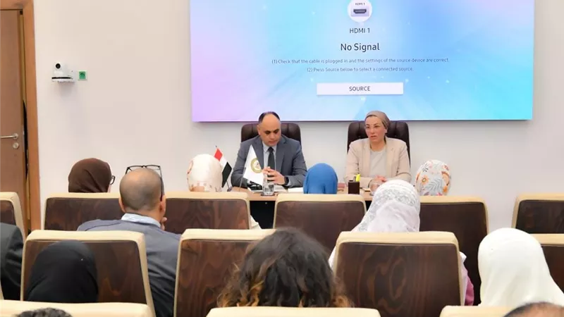 وزيرة البيئة تناقش التحديات والأوضاع الراهنة وتطوير سير العمل