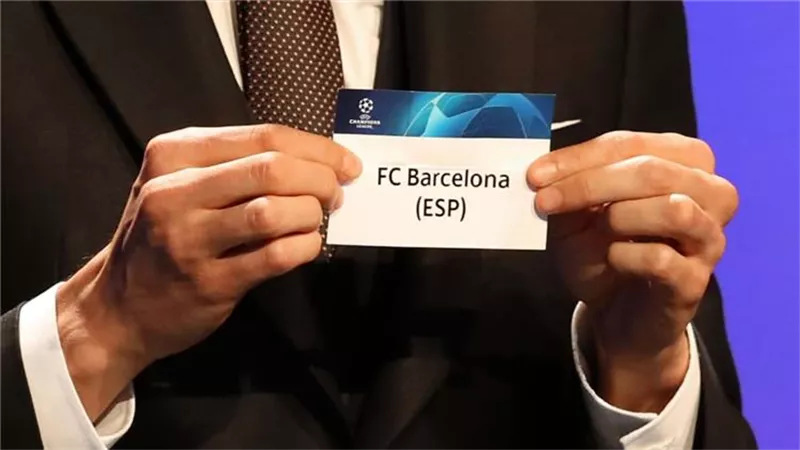 برشلونة يواجهة نابولي في دور الـ16 لدوري أبطال أوروبا