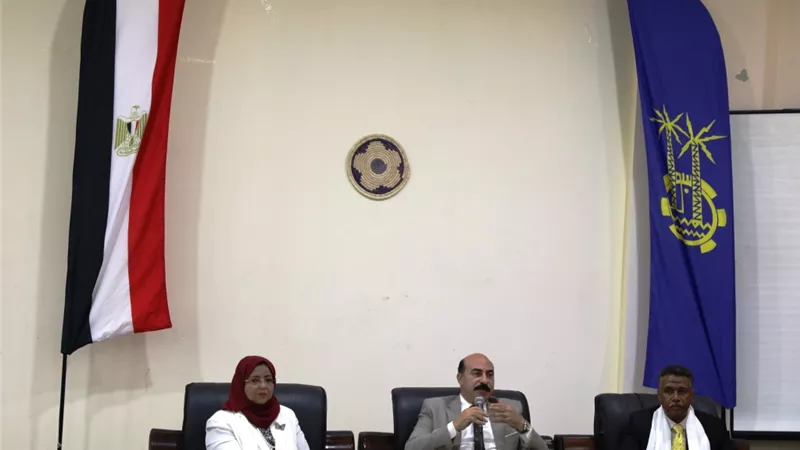 محافظ أسوان يستعرض ملحمة الإنجازات التي شهدتها المحافظة