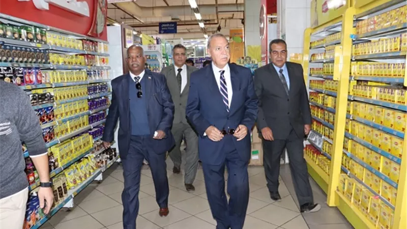 الهجان يتفقد مشروعات