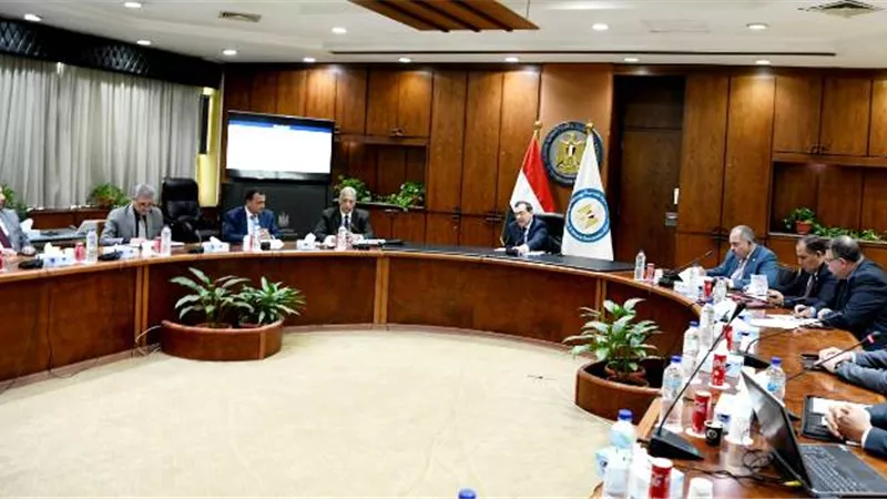 وزير البترول يؤكد أهمية استمرار جهود تحسين وزيادة الإنتاج