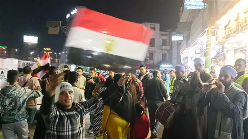 المصريين الأحرار بأسيوط يحتفل بفوز السيسي على انغام المزمار