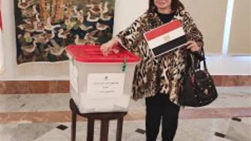 الهام شاهين لـ السيسي : 