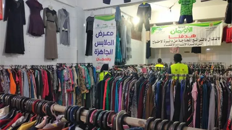 توزيع 3700 قطعة ملابس على 300 أسرة مجانا بقرى دسوق