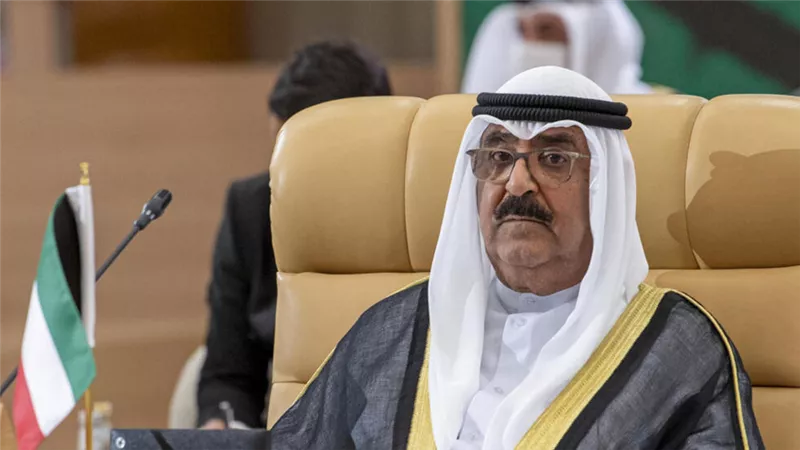 أمير الكويت يستقبل رئيس البرلمان العربي للتعزية بوفاة الأمير نواف