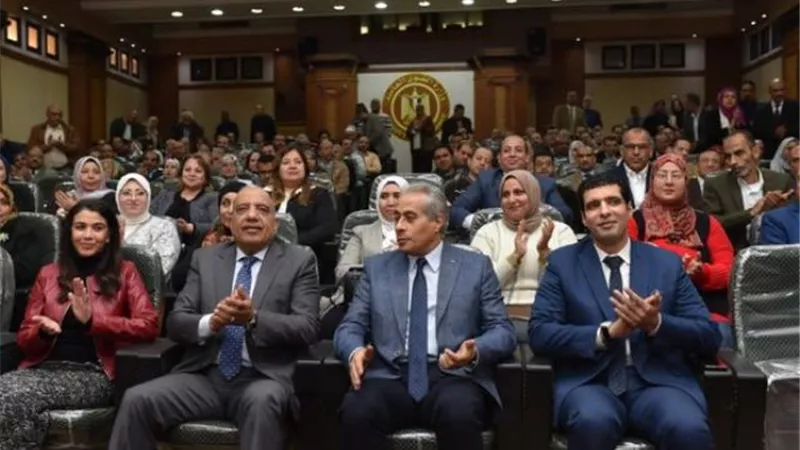 وزيرا قطاع الأعمال والعمل يشهدان ختام الدورةالتدريبية للعاملين