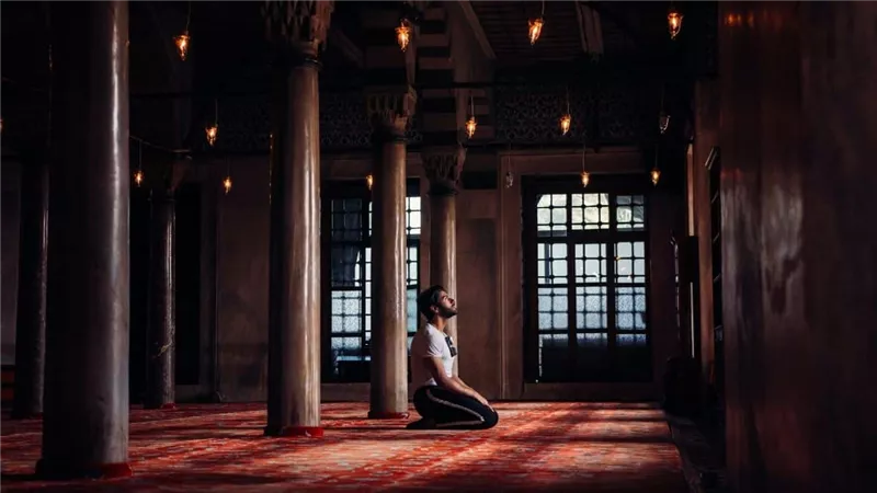 الذكر والدعاء بغير المأثور في الصلاة هل صحيح