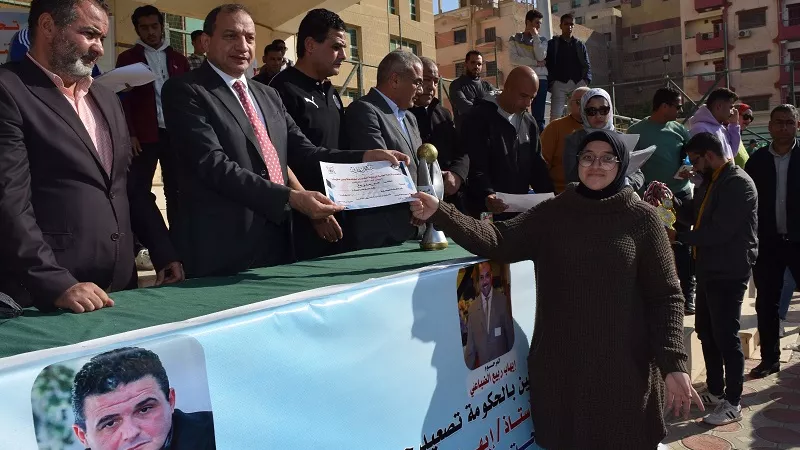 رئيس جامعة بنى سويف يكرم الطلاب الفائزين في الأنشطة