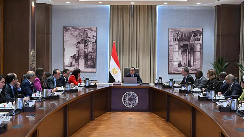 رئيس الوزراء : الدولة تولى اهتماما خاصا ببرنامج الطروحات