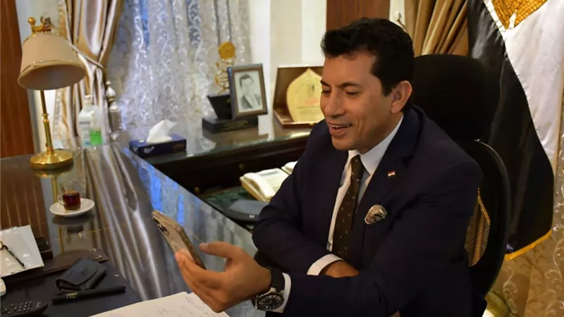 وزير الرياضة يهنئ لاعبي الغطس بالتأهل إلي أوليمبياد باريس
