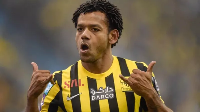 رومارينيو يحسم موقفه من 5 عروض للرحيل عن الاتحاد
