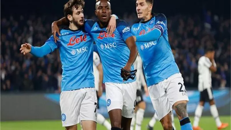 نجم نابولي يقترب من الدوري الألماني