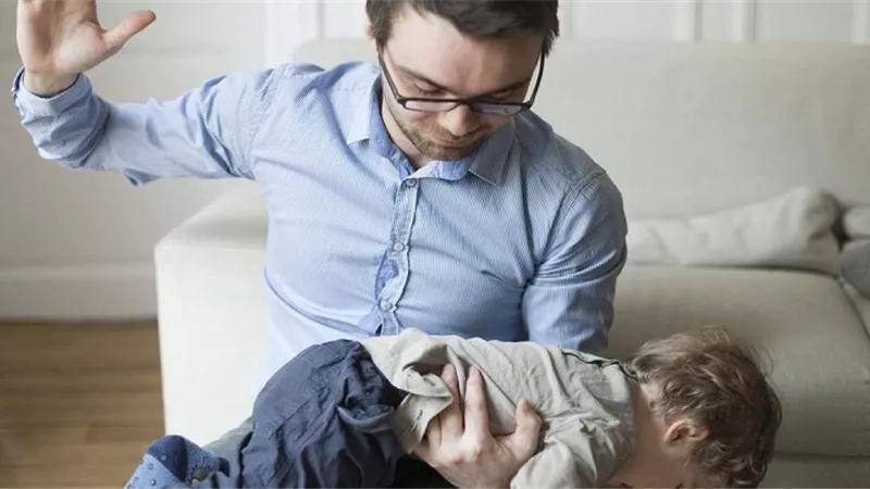 كيف يؤثر الضرب على طفلك؟
