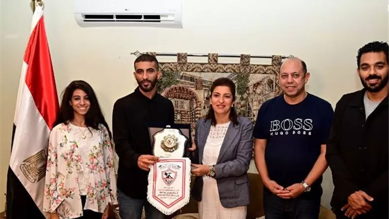 سفيرة مصر بإنجولا تؤازر الزمالك فى موقعة ساجرادا