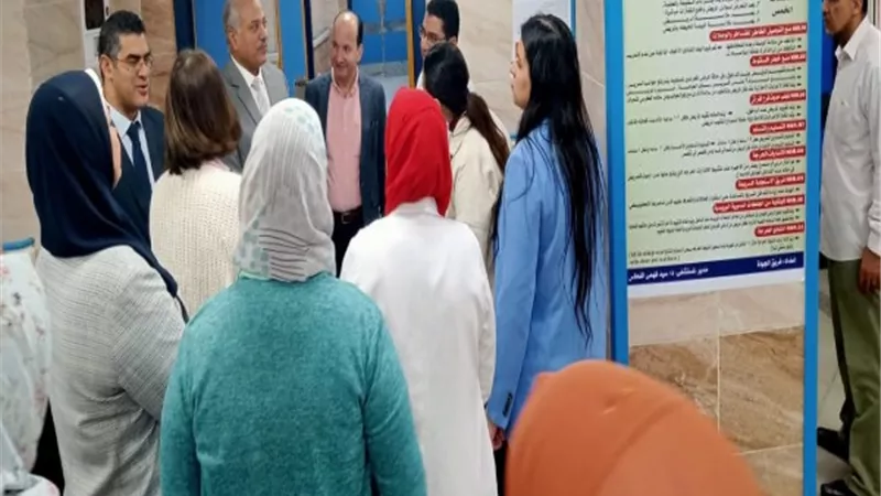 الجزار يستقبل وفداّ من وزارة الصحة بمستشفي القناطر الخيرية العام