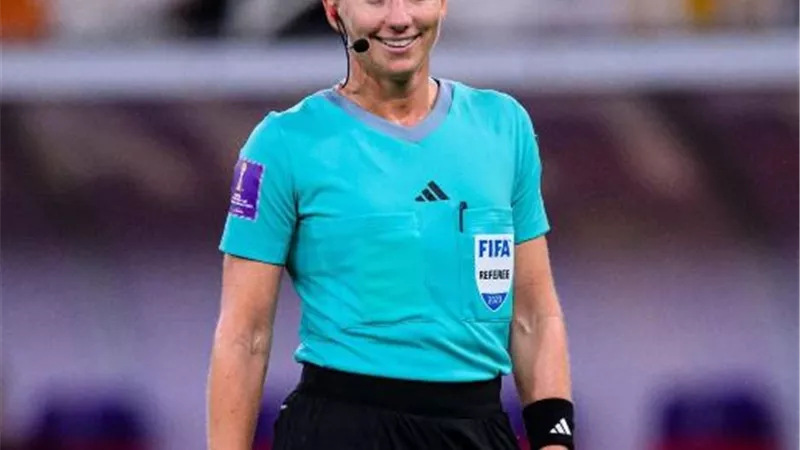 الامريكية بينسو حكما لمباراة الاهلى وأوراوا اليابانى فى المونديال