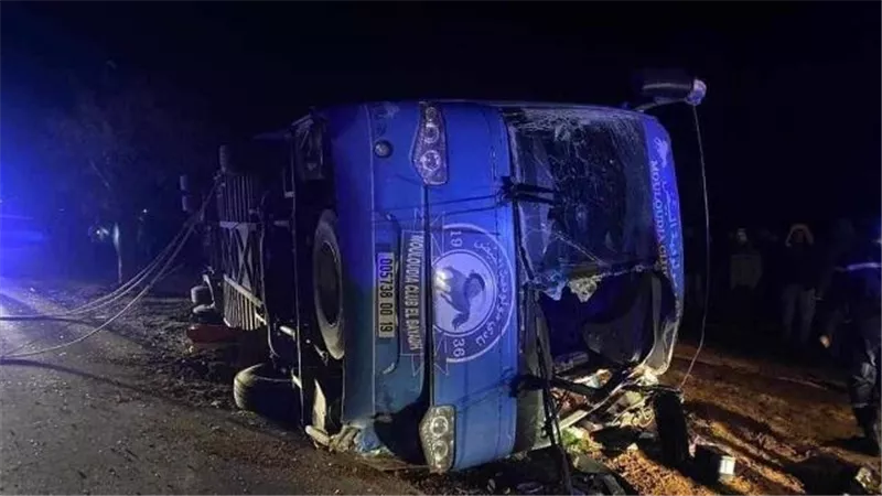 أودى بحياة 3 من بينهم حارس المرمى .. حادث مأساوى لفريق مولودية البيض الجزائرى