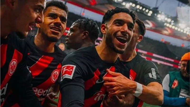 فوز آينتراخت فرانكفورت على بوروسيا مونشنجلادباخ بثنائية مثيرة