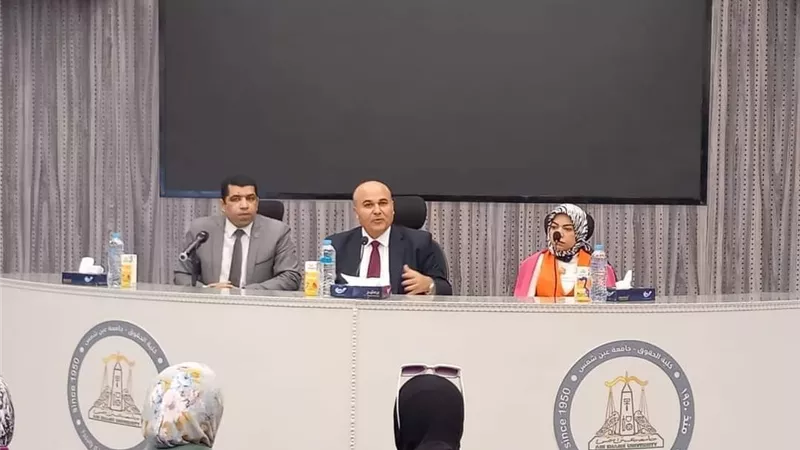 حقوق عين شمس تعقد ندوة عن كيفية أداء محو الأمية