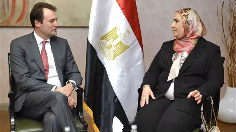 القباج تستعرض جهود مصر الإنسانية والهلال الأحمر لقطاع غزة