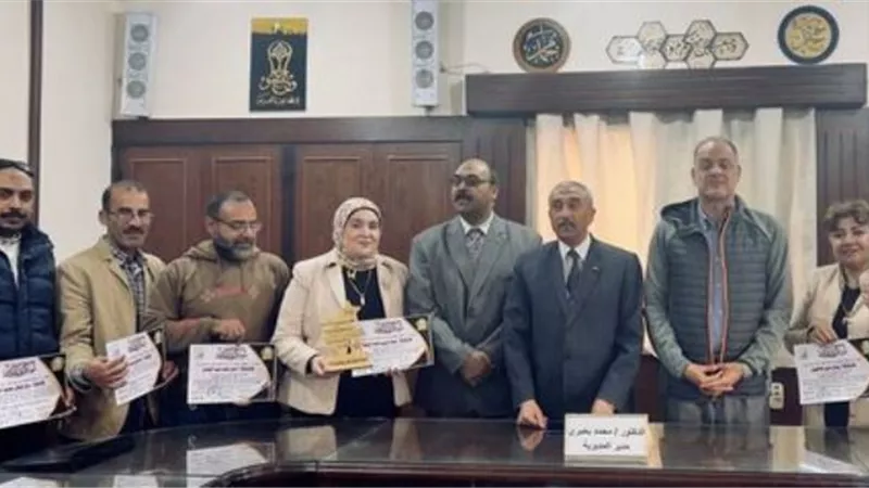 مدير تعليم الإسماعيلية يكرم إدارة الإحصاء لفوزها بالمركز الأول