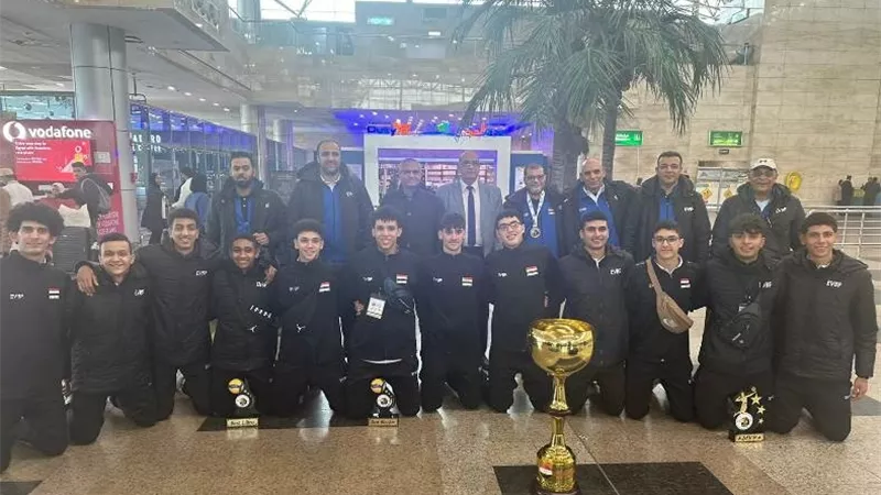 منتخب مصر للناشئين يعود للقاهرة بعد تتويجه ببطولة أفريقيا للطائرة